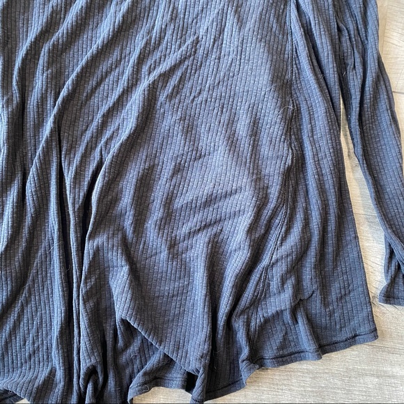 Lululemon black long sleeve high low shirt - Picture 4 of 5